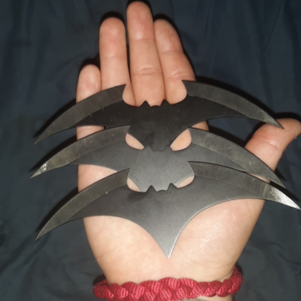 Real metal sharp batarangs from the Arkham Games